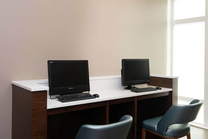 Business Center 61 of 61