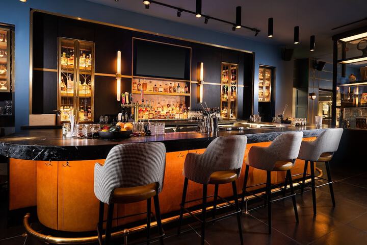 Lounge 61 of 79