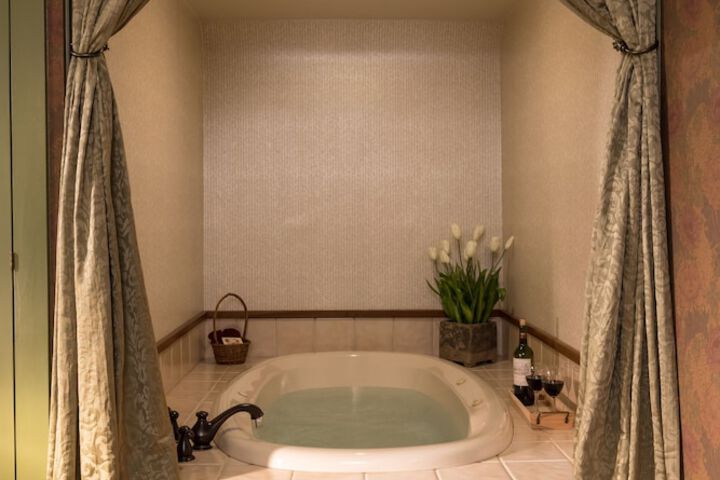 Hot Tub 46 of 49