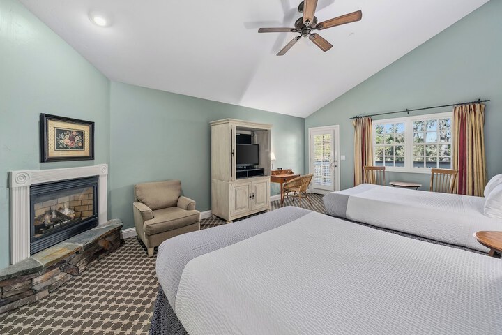 Cambria Pines Lodge