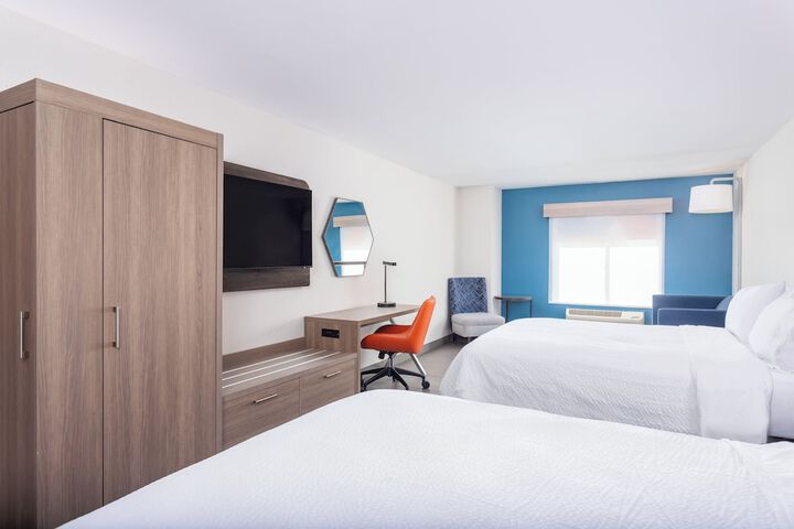 Holiday Inn Express & Suites Lancaster by IHG