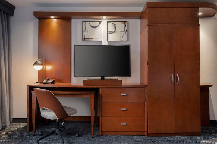 Room 9 of 27