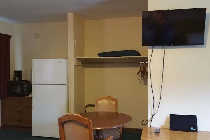 Room 10 of 18