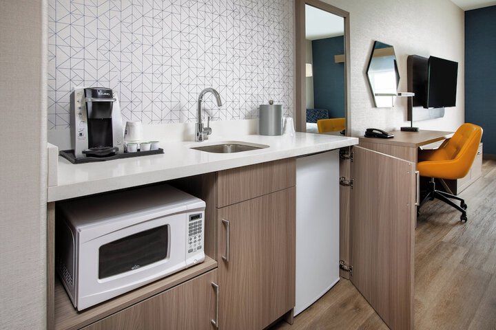 Holiday Inn Express & Suites Lathrop by IHG
