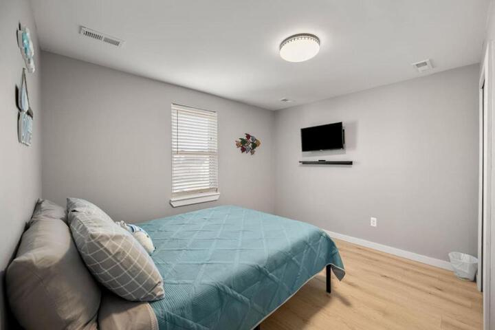 Lakeside Bliss 2BR 1BA with All Modern Comforts