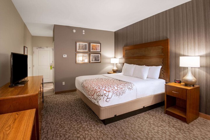 Room 9 of 30