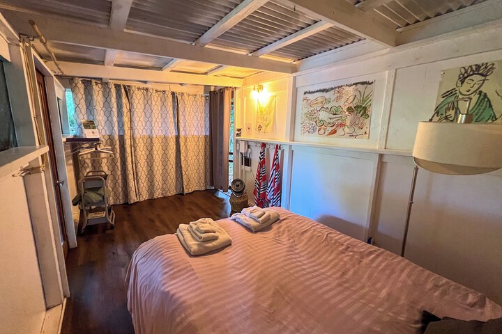 Room 99 of 143