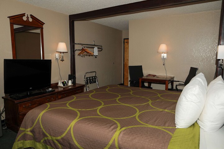 Room 13 of 27