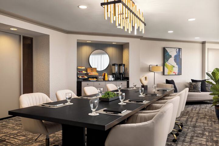 Crowne Plaza Edison by IHG