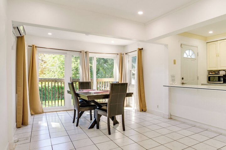 4 Mi to Nyc Shared Yard: Englewood Apartment!