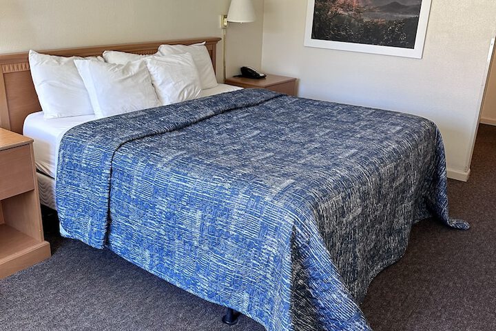 Room 10 of 25