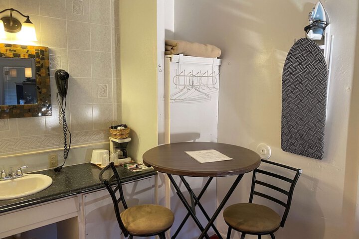 Room 14 of 38