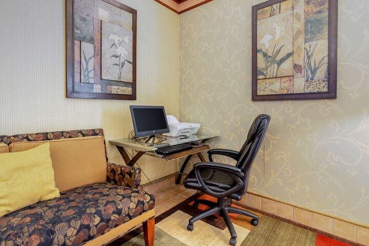 Business Center 28 of 28