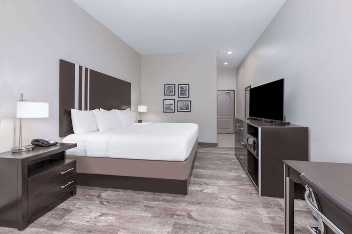 Room 13 of 33