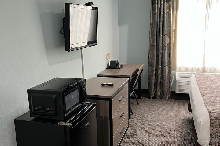 Room 6 of 23
