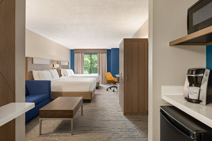Room 32 of 50