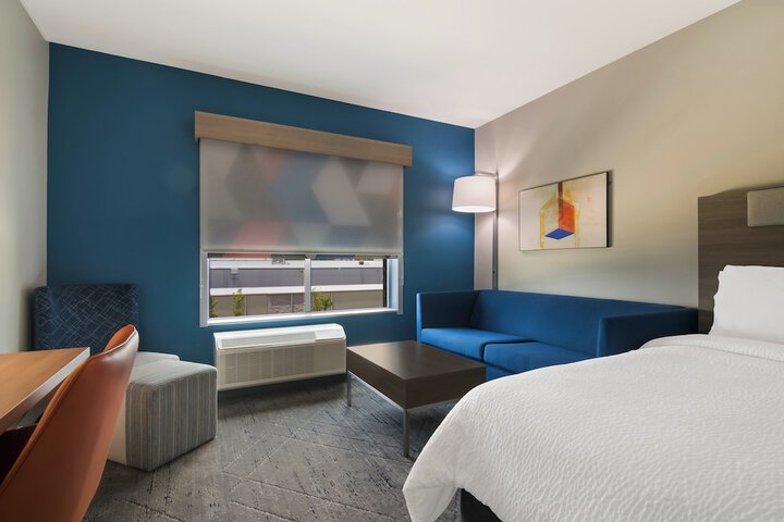 Holiday Inn Express & Suites Springdale Fayetteville Area by IHG