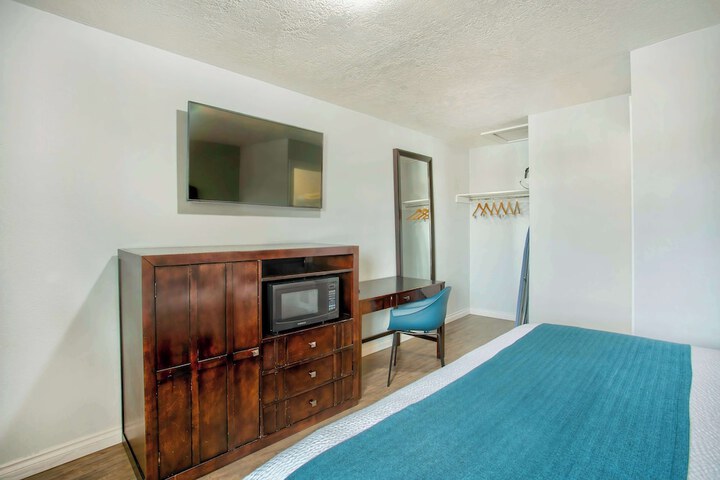 Studio 6 Suites Albany OR