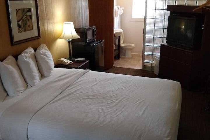Room 33 of 51