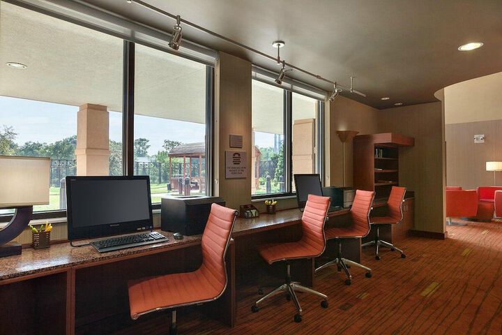 Business Center 43 of 46