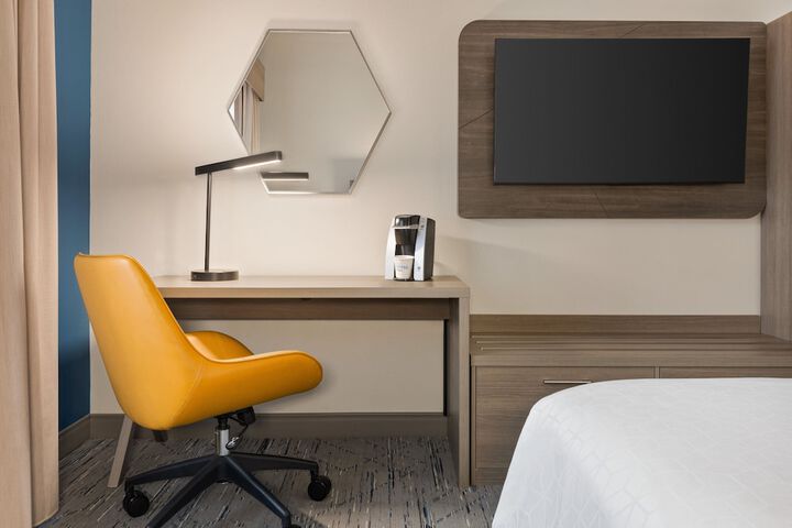 Room 16 of 50
