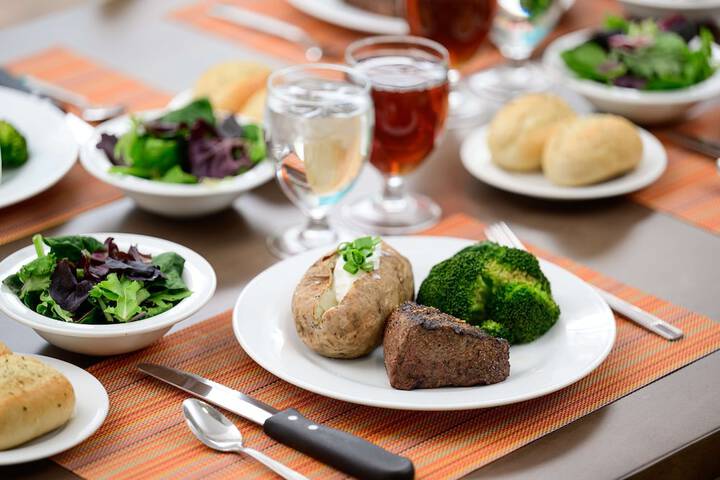 Dining 30 of 48