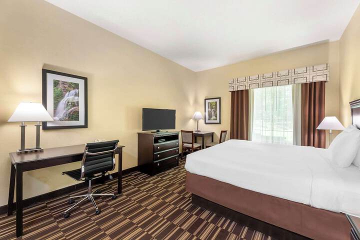 Best Western Plus Victor Inn & Suites