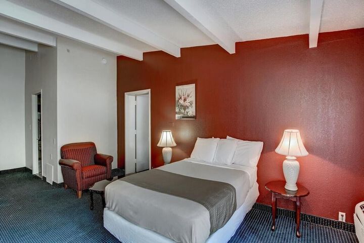Room 14 of 28