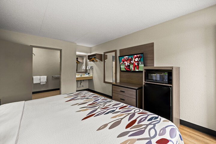 Room 11 of 32