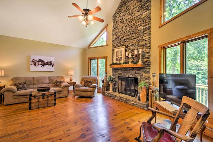 Tryon House w / Hot Tub - Near Equestrian Centers!