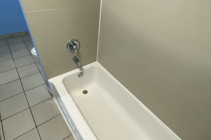Room 83 of 95