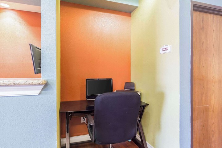 Business Center 25 of 25