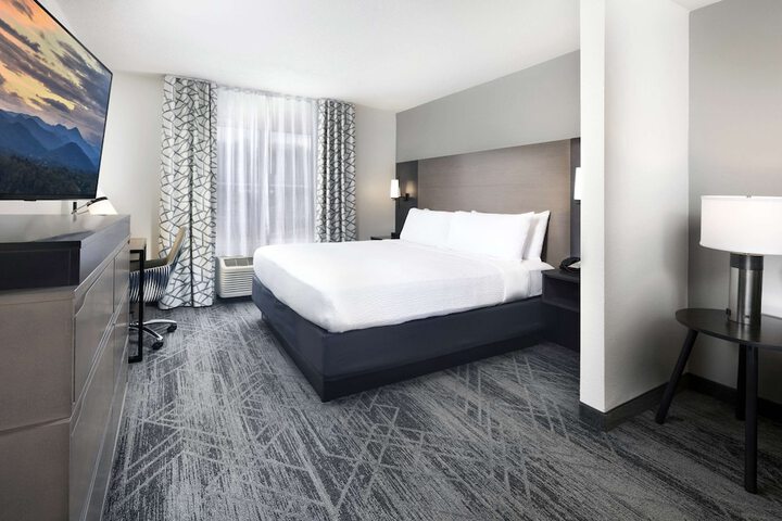 Room 32 of 47