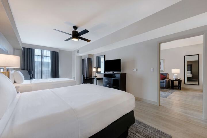 Room 33 of 84