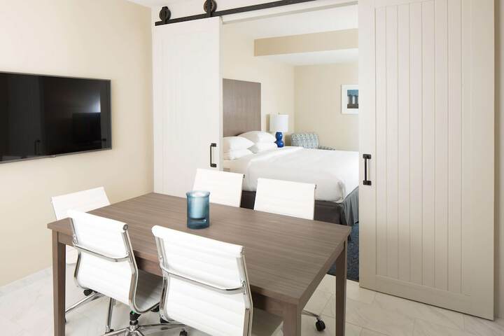 Hotel Renovo Des Moines UrbandaleTapestry Collection Hilton