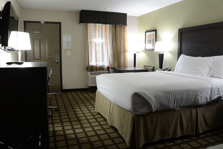 Baymont by Wyndham Clarksville