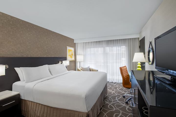 Crowne Plaza Kitchener-Waterloo by IHG