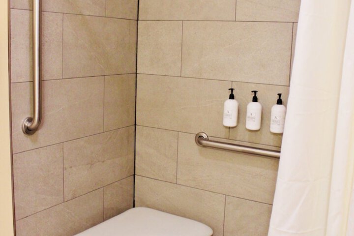 Cobblestone Hotel & Suites – Devils Lake
