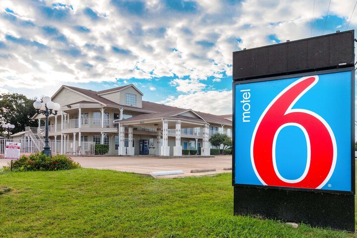 Motel 6 Waxahachie TX