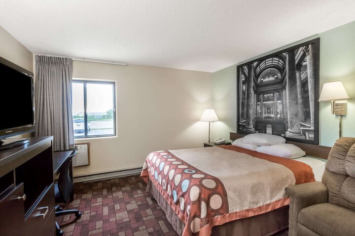 Room 13 of 16