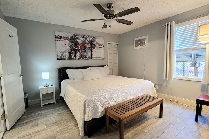 Room 34 of 90