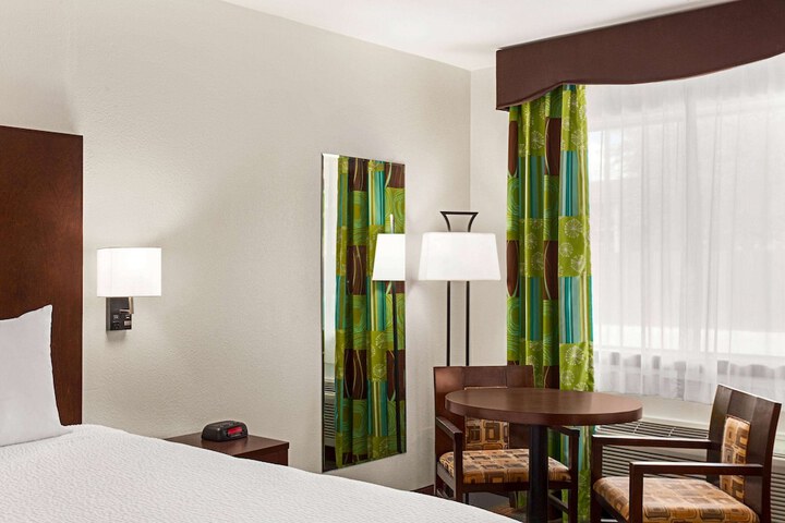 Room 27 of 39