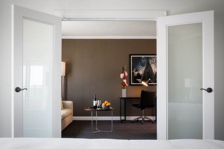 The Logan Philadelphia Curio Collection by Hilton