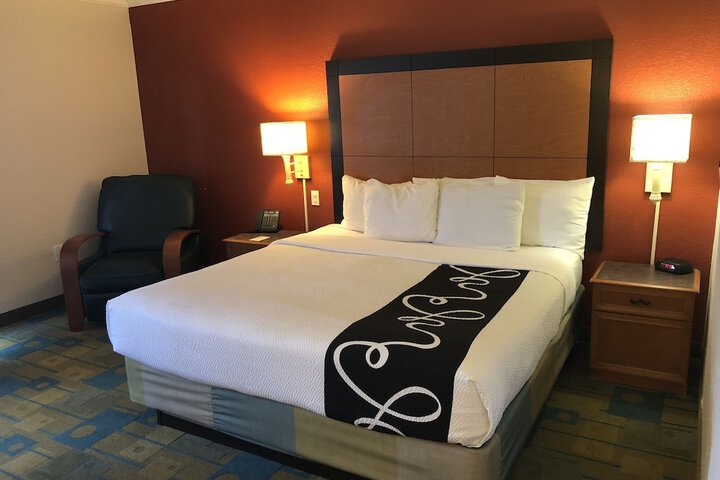 Room 33 of 48