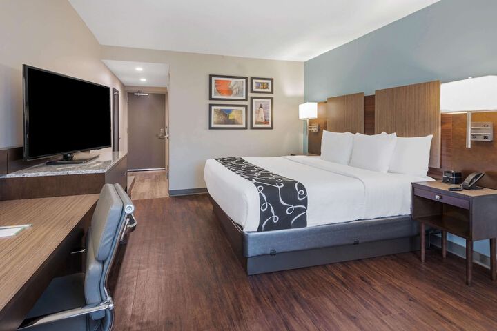 La Quinta Inn & Suites by Wyndham Aberdeen-APG