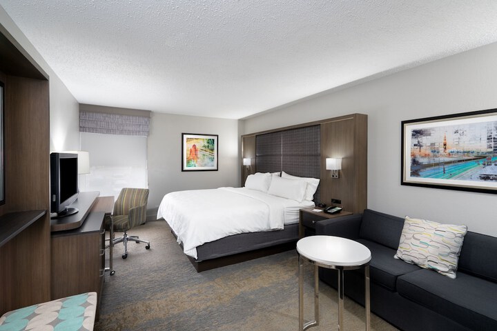 Room 16 of 38
