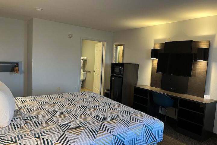 Room 13 of 33