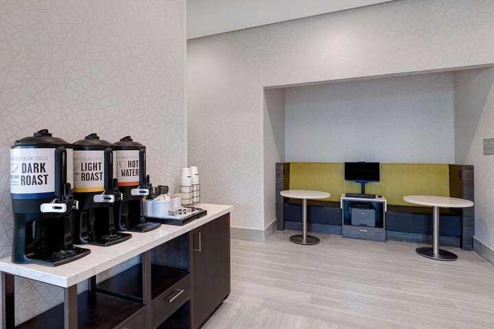 Business Center 36 of 37