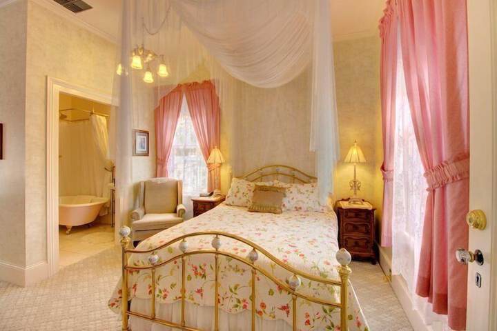 Room 46 of 107
