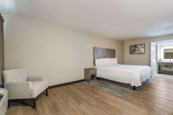 Room 22 of 34